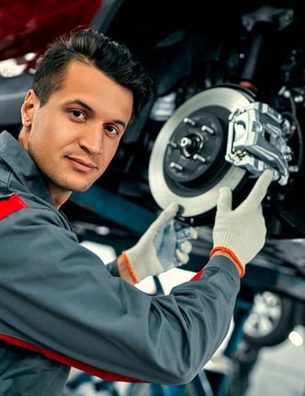 K&M Truck & Trailer Repair technician